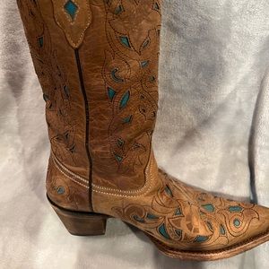 Corral western cowgirl boots with turquoise inlay. Style A1952 Size 8 Snip Toe